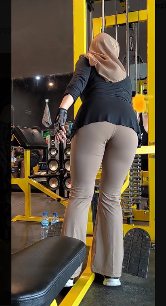 looking makes it hot_10