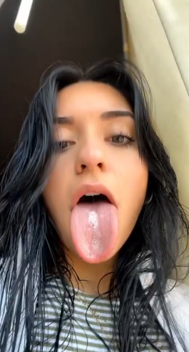 looking makes it hot_15