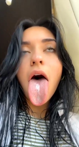 looking makes it hot_15