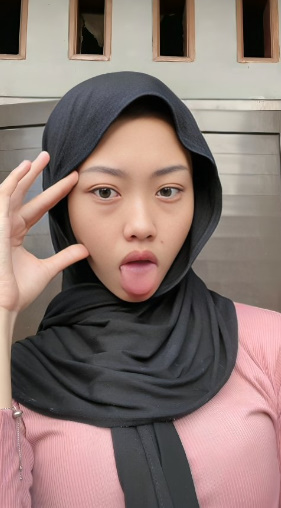 looking makes it hot_15