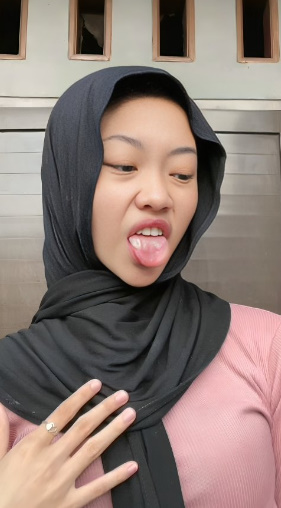 looking makes it hot_15