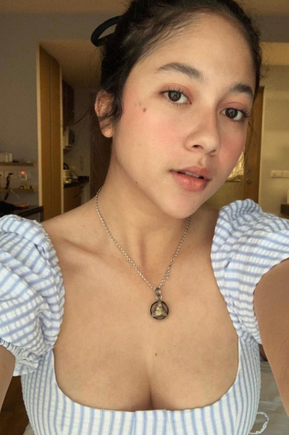 looking makes it hot_15