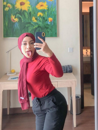 looking makes it hot_15