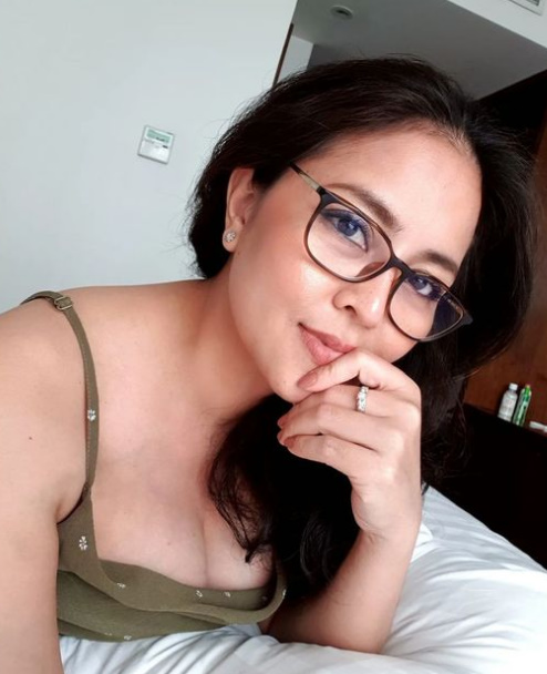 looking makes it hot_20