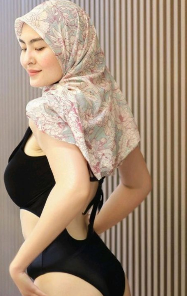 looking makes it hot_20