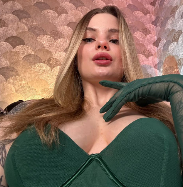 looking makes it hot_21