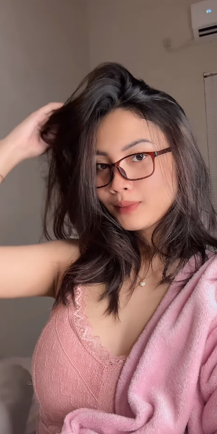 looking makes it hot_22