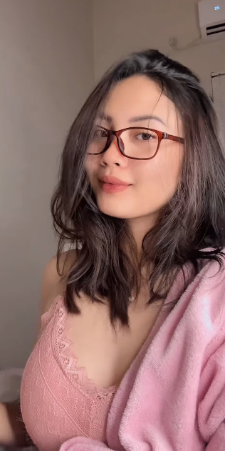 looking makes it hot_22