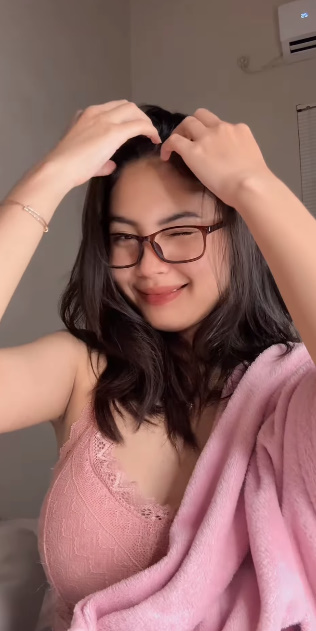 looking makes it hot_22