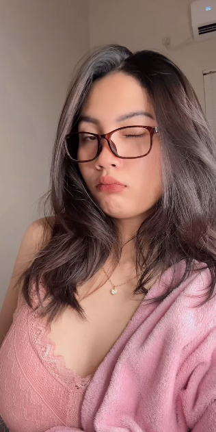 looking makes it hot_22