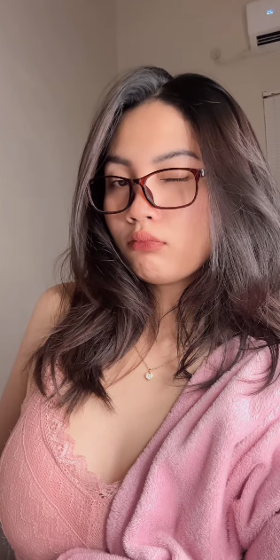 looking makes it hot_22