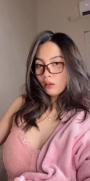 looking makes it hot_22