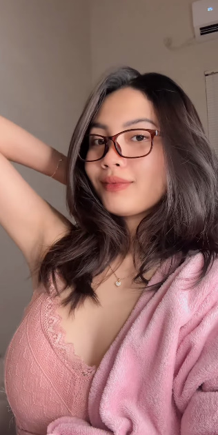 looking makes it hot_22