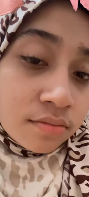 looking makes it hot_22