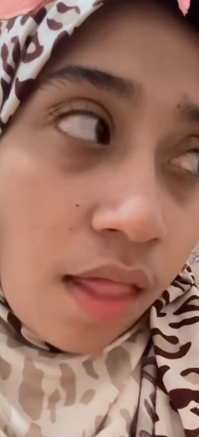 looking makes it hot_22