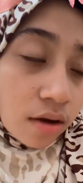 looking makes it hot_22