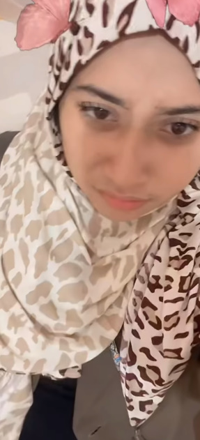 looking makes it hot_22