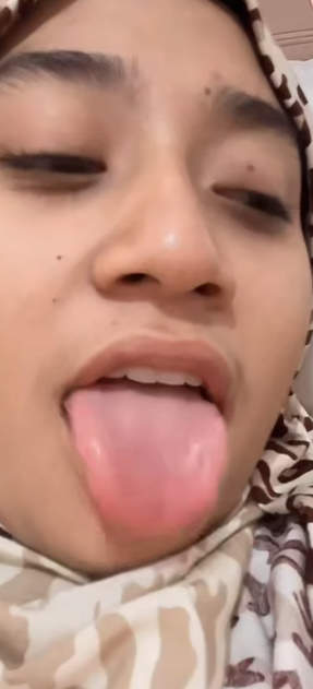 looking makes it hot_22