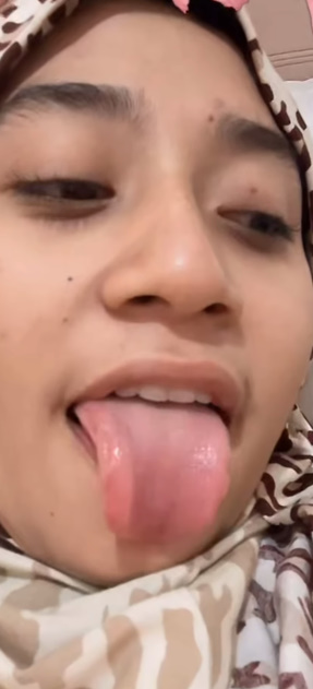 looking makes it hot_22