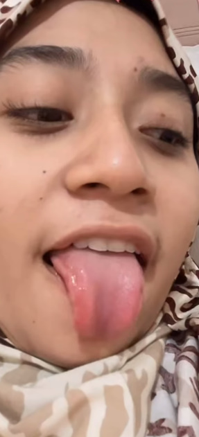 looking makes it hot_22