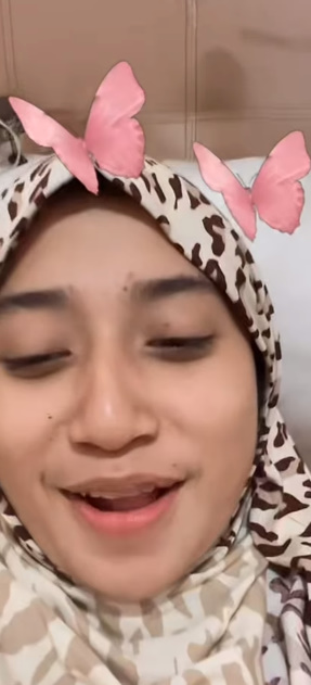 looking makes it hot_22