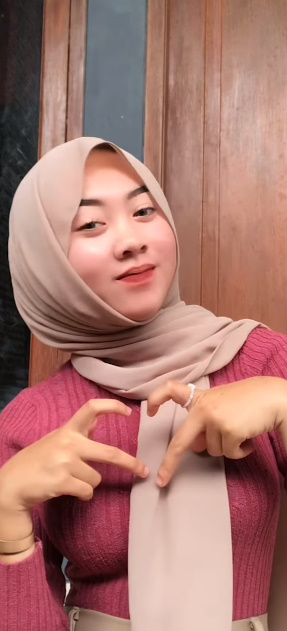 looking makes it hot_22