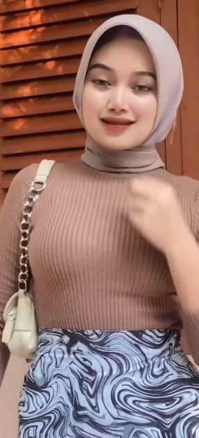 looking makes it hot_22