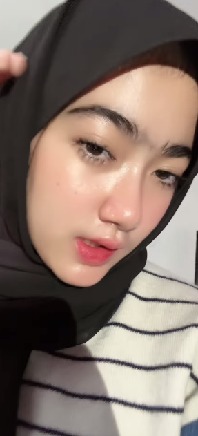 looking makes it hot_22