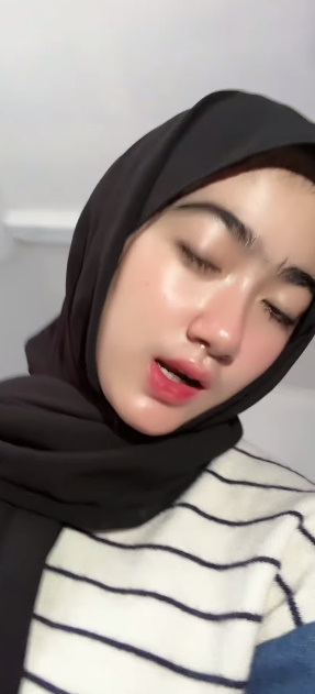 looking makes it hot_22