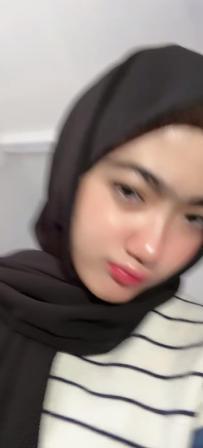 looking makes it hot_22