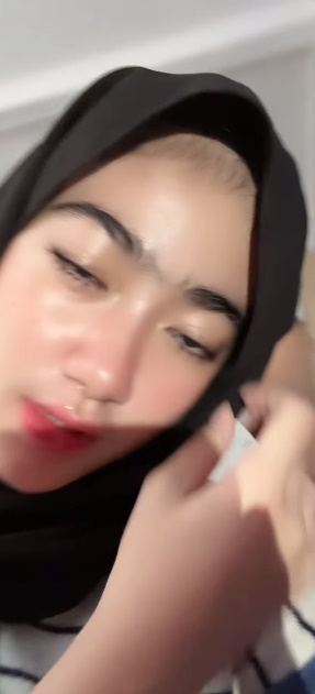 looking makes it hot_22