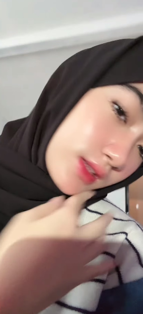 looking makes it hot_22