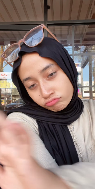 looking makes it hot_22