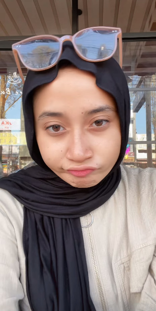 looking makes it hot_22