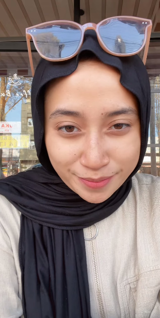 looking makes it hot_22