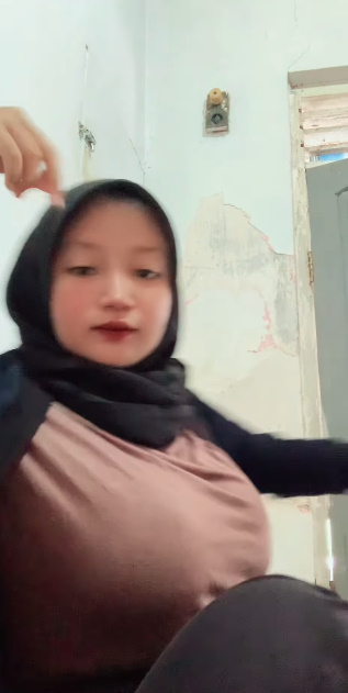 looking makes it hot_22