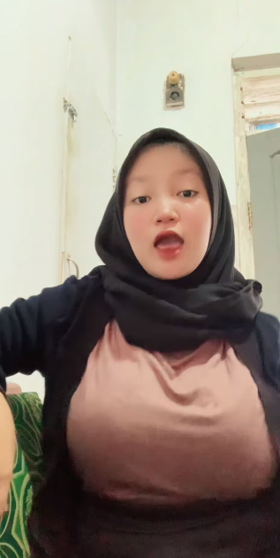 looking makes it hot_22