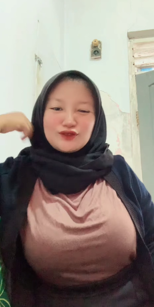 looking makes it hot_22