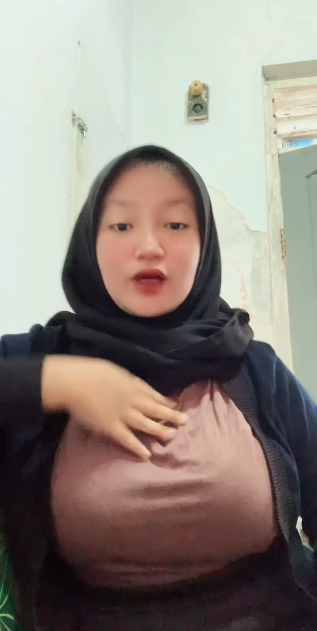 looking makes it hot_22