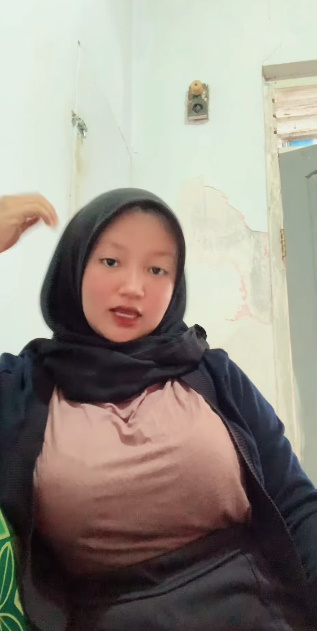 looking makes it hot_22