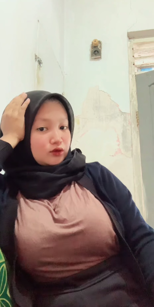 looking makes it hot_22