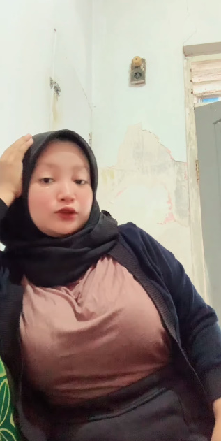 looking makes it hot_22