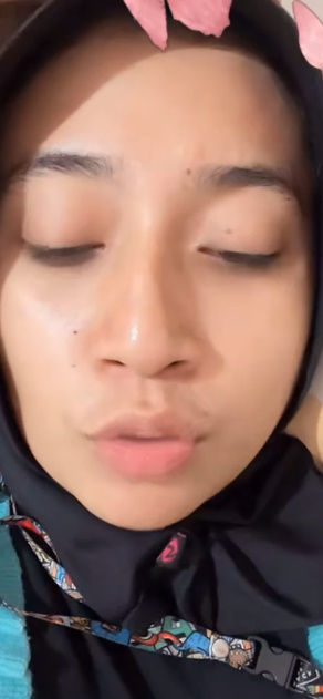 looking makes it hot_22