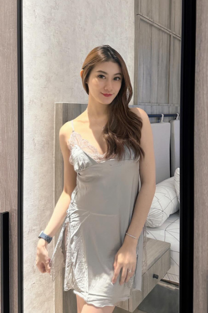 looking makes it hot_22