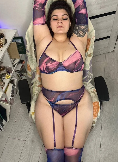 looking makes it hot_24