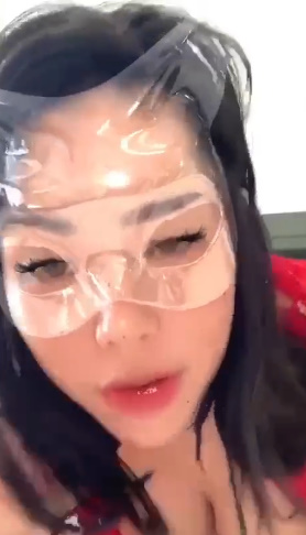 looking makes it hot_25