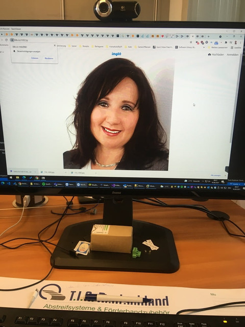 MILF Michaela the cumshot queen from her pinpandhost collect