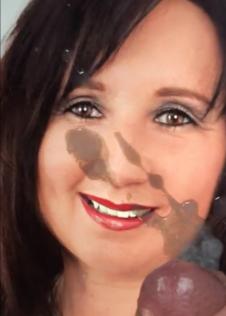 MILF Michaela the cumshot queen from her pinpandhost collect