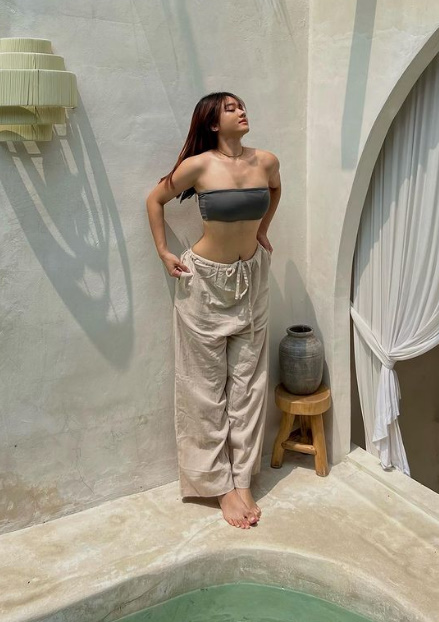 looking makes it hot_26