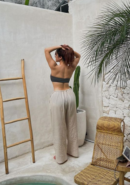 looking makes it hot_26